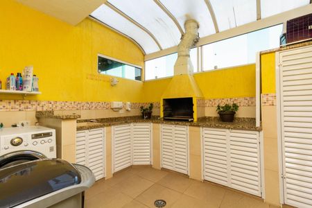 Casa à venda com 102m², 3 quartos e 2 vagas Casa à venda com 102m², 3 quartos e 2 vagasÁrea de Serviço e Churrasqueira