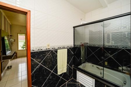 Casa à venda com 180m², 3 quartos e 3 vagas Casa à venda com 180m², 3 quartos e 3 vagasBanheiro da Suíte