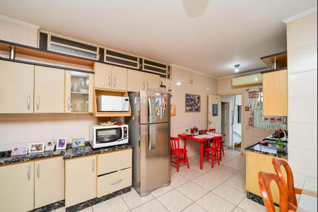 Casa à venda com 180m², 3 quartos e 3 vagas Casa à venda com 180m², 3 quartos e 3 vagasCozinha