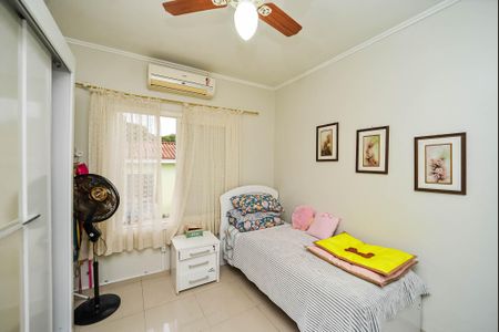 Casa à venda com 180m², 3 quartos e 3 vagas Casa à venda com 180m², 3 quartos e 3 vagasQuarto