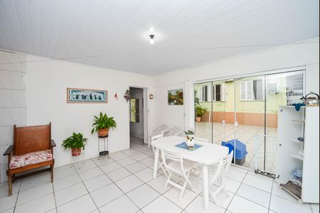 Casa à venda com 180m², 3 quartos e 3 vagas Casa à venda com 180m², 3 quartos e 3 vagasCasa dos fundos Sala do fundos