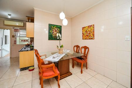 Casa à venda com 180m², 3 quartos e 3 vagas Casa à venda com 180m², 3 quartos e 3 vagasSala de Jantar