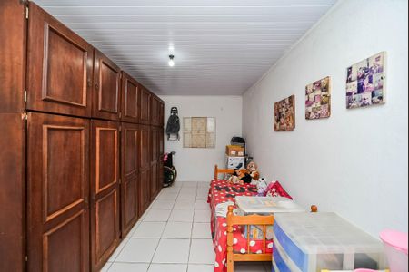 Casa à venda com 180m², 3 quartos e 3 vagas Casa à venda com 180m², 3 quartos e 3 vagasCasa dos fundos Quarto do fundos