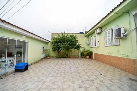 Casa à venda com 180m², 3 quartos e 3 vagas Casa à venda com 180m², 3 quartos e 3 vagasPátio