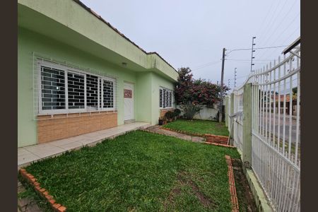 Casa à venda com 180m², 3 quartos e 3 vagas Casa à venda com 180m², 3 quartos e 3 vagasFachada