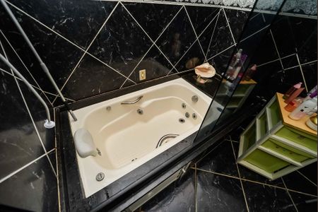 Casa à venda com 180m², 3 quartos e 3 vagas Casa à venda com 180m², 3 quartos e 3 vagasBanheiro da Suíte