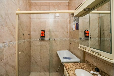 Casa à venda com 180m², 3 quartos e 3 vagas Casa à venda com 180m², 3 quartos e 3 vagasBanheiro Social