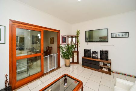 Casa à venda com 180m², 3 quartos e 3 vagas Casa à venda com 180m², 3 quartos e 3 vagasSala 1