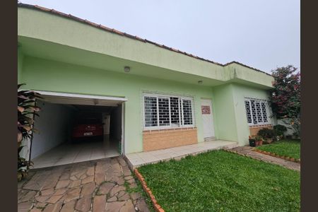 Casa à venda com 180m², 3 quartos e 3 vagas Casa à venda com 180m², 3 quartos e 3 vagasFachada