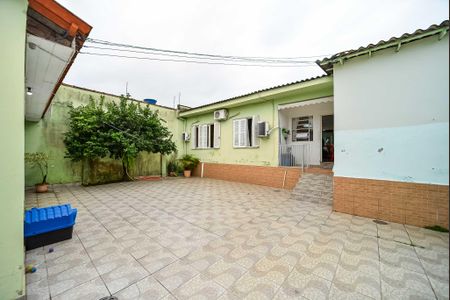 Casa à venda com 180m², 3 quartos e 3 vagas Casa à venda com 180m², 3 quartos e 3 vagasPátio