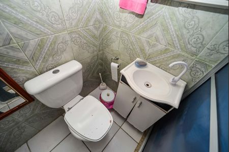 Casa à venda com 180m², 3 quartos e 3 vagas Casa à venda com 180m², 3 quartos e 3 vagasCasa dos fundos Banheiro do fundos