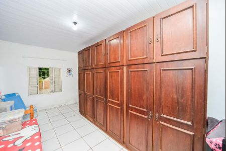 Casa à venda com 180m², 3 quartos e 3 vagas Casa à venda com 180m², 3 quartos e 3 vagasCasa dos fundos Quarto do fundos