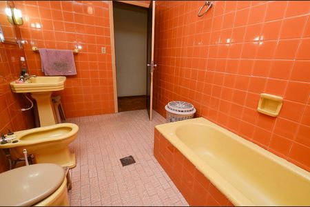 Casa à venda com 255m², 4 quartos e 4 vagasBanheiro Social