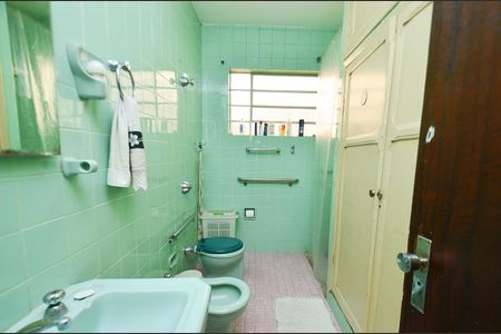 Casa à venda com 255m², 4 quartos e 4 vagasBanheiro Suíte