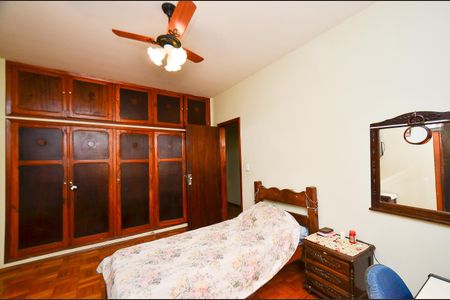 Casa à venda com 255m², 4 quartos e 4 vagasSuíte