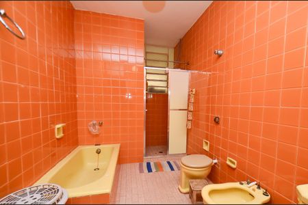 Casa à venda com 255m², 4 quartos e 4 vagasBanheiro Social