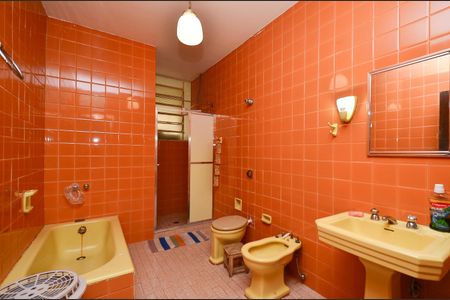 Casa à venda com 255m², 4 quartos e 4 vagasBanheiro Social