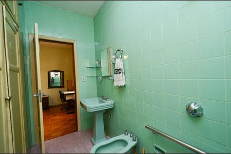 Casa à venda com 255m², 4 quartos e 4 vagasBanheiro Suíte