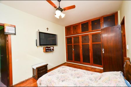 Casa à venda com 255m², 4 quartos e 4 vagasSuíte