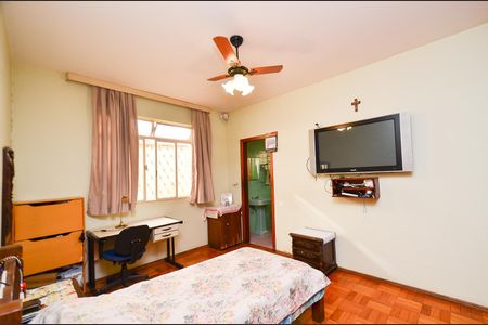 Casa à venda com 255m², 4 quartos e 4 vagasSuíte