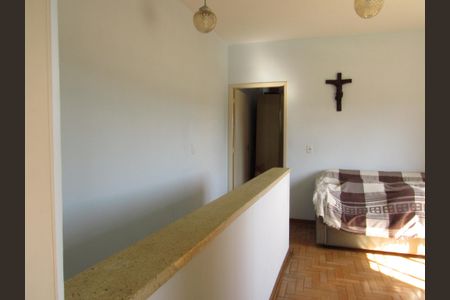 Casa à venda com 189m², 2 quartos e 2 vagasHall dos cômodos superiores