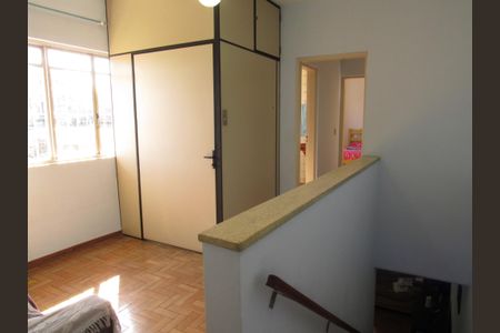 Casa à venda com 189m², 2 quartos e 2 vagasHall dos cômodos superiores