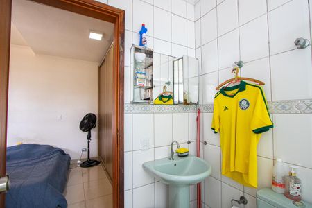Casa à venda com 300m², 3 quartos e 4 vagasBanheiro da Suíte 2