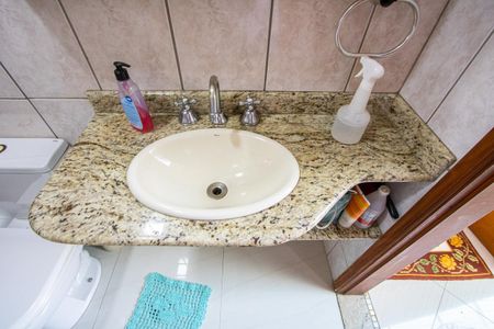 Casa à venda com 300m², 3 quartos e 4 vagasBanheiro social