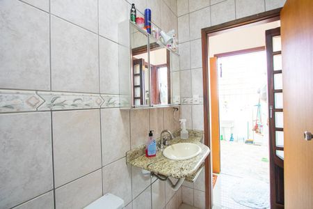 Casa à venda com 300m², 3 quartos e 4 vagasBanheiro social