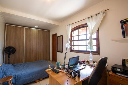 Casa à venda com 300m², 3 quartos e 4 vagasSuíte 2