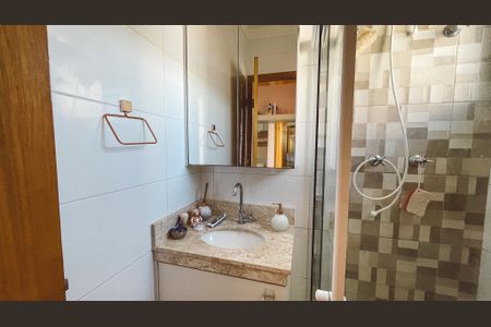 Casa à venda com 160m², 3 quartos e 3 vagas Casa à venda com 160m², 3 quartos e 3 vagasBanheiro da Suíte 1