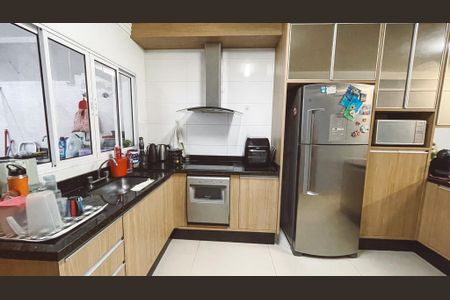 Casa à venda com 160m², 3 quartos e 3 vagas Casa à venda com 160m², 3 quartos e 3 vagasCozinha