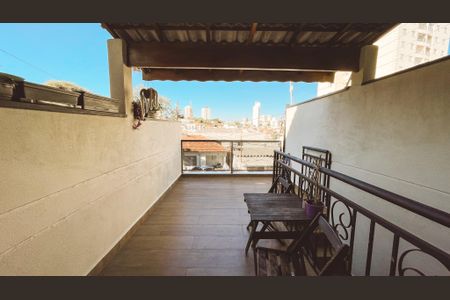 Casa à venda com 160m², 3 quartos e 3 vagas Casa à venda com 160m², 3 quartos e 3 vagasVaranda