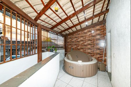 Casa à venda com 200m², 2 quartos e 1 vagavaranda