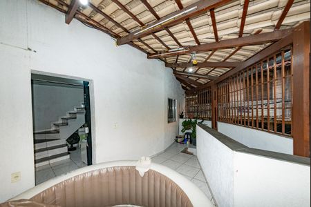 Casa à venda com 200m², 2 quartos e 1 vagavaranda