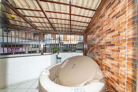 Casa à venda com 200m², 2 quartos e 1 vagavaranda