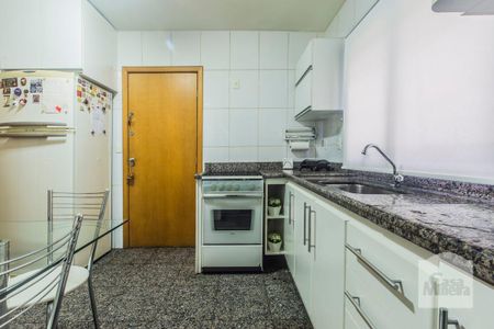 Apartamento à venda com 118m², 4 quartos e 2 vagas Apartamento à venda com 118m², 4 quartos e 2 vagasCozinha