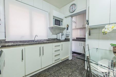 Apartamento à venda com 118m², 4 quartos e 2 vagas Apartamento à venda com 118m², 4 quartos e 2 vagasCozinha