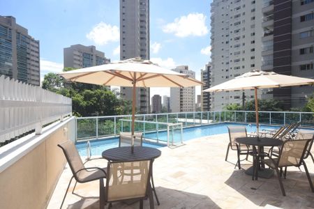 Apartamento à venda com 90m², 2 quartos e 2 vagas Apartamento à venda com 90m², 2 quartos e 2 vagasÁrea comum - Piscina