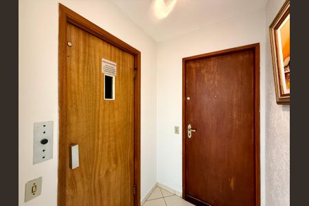 Apartamento à venda com 69m², 2 quartos e 1 vaga Apartamento à venda com 69m², 2 quartos e 1 vagaHall