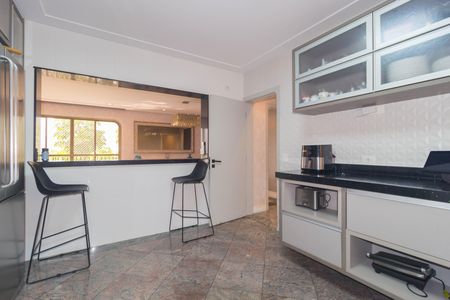Apartamento à venda com 130m², 2 quartos e 2 vagasCozinha