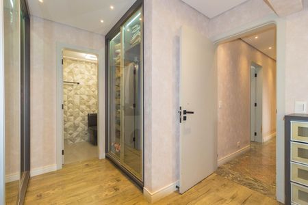 Apartamento à venda com 130m², 2 quartos e 2 vagasSuíte 2 - Closet