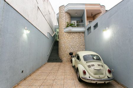 Casa à venda com 200m², 3 quartos e 4 vagas Casa à venda com 200m², 3 quartos e 4 vagasGaragem