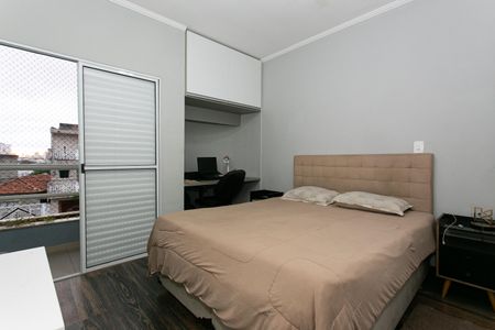 Casa à venda com 200m², 3 quartos e 4 vagas Casa à venda com 200m², 3 quartos e 4 vagasSuíte