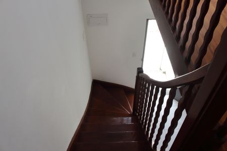 Casa à venda com 100m², 4 quartos e sem vagaEscada