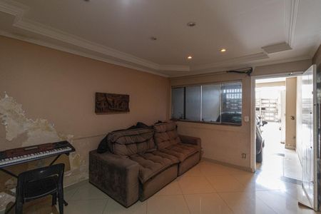 Casa à venda com 300m², 3 quartos e 1 vaga Casa à venda com 300m², 3 quartos e 1 vagaSala