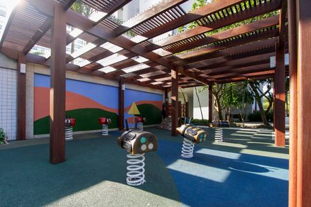 Apartamento à venda com 154m², 3 quartos e 2 vagas Apartamento à venda com 154m², 3 quartos e 2 vagasÁrea comum - Playground