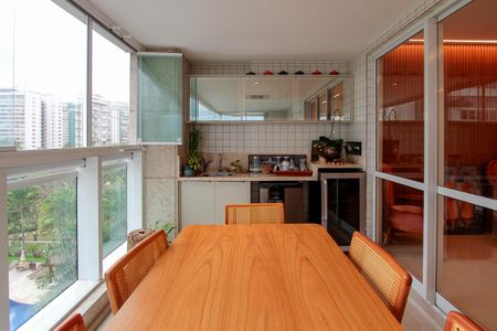 Apartamento à venda com 154m², 3 quartos e 2 vagas Apartamento à venda com 154m², 3 quartos e 2 vagasVaranda