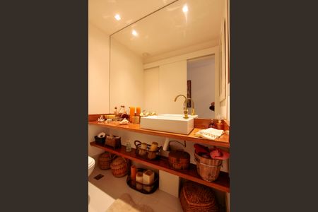 Apartamento à venda com 154m², 3 quartos e 2 vagas Apartamento à venda com 154m², 3 quartos e 2 vagasLavabo