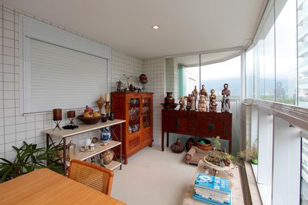 Apartamento à venda com 154m², 3 quartos e 2 vagas Apartamento à venda com 154m², 3 quartos e 2 vagasVaranda